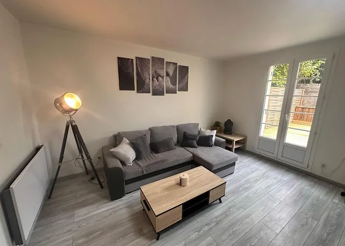 Superb Apartment, Private With Parking *